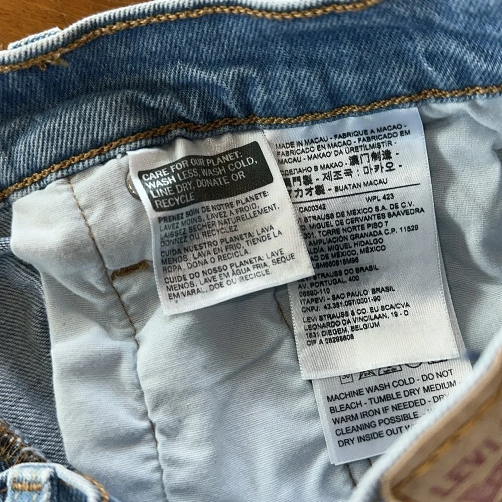 Levi’s 501 Original Fit High Rise Women's blue raw hem Shorts size 29